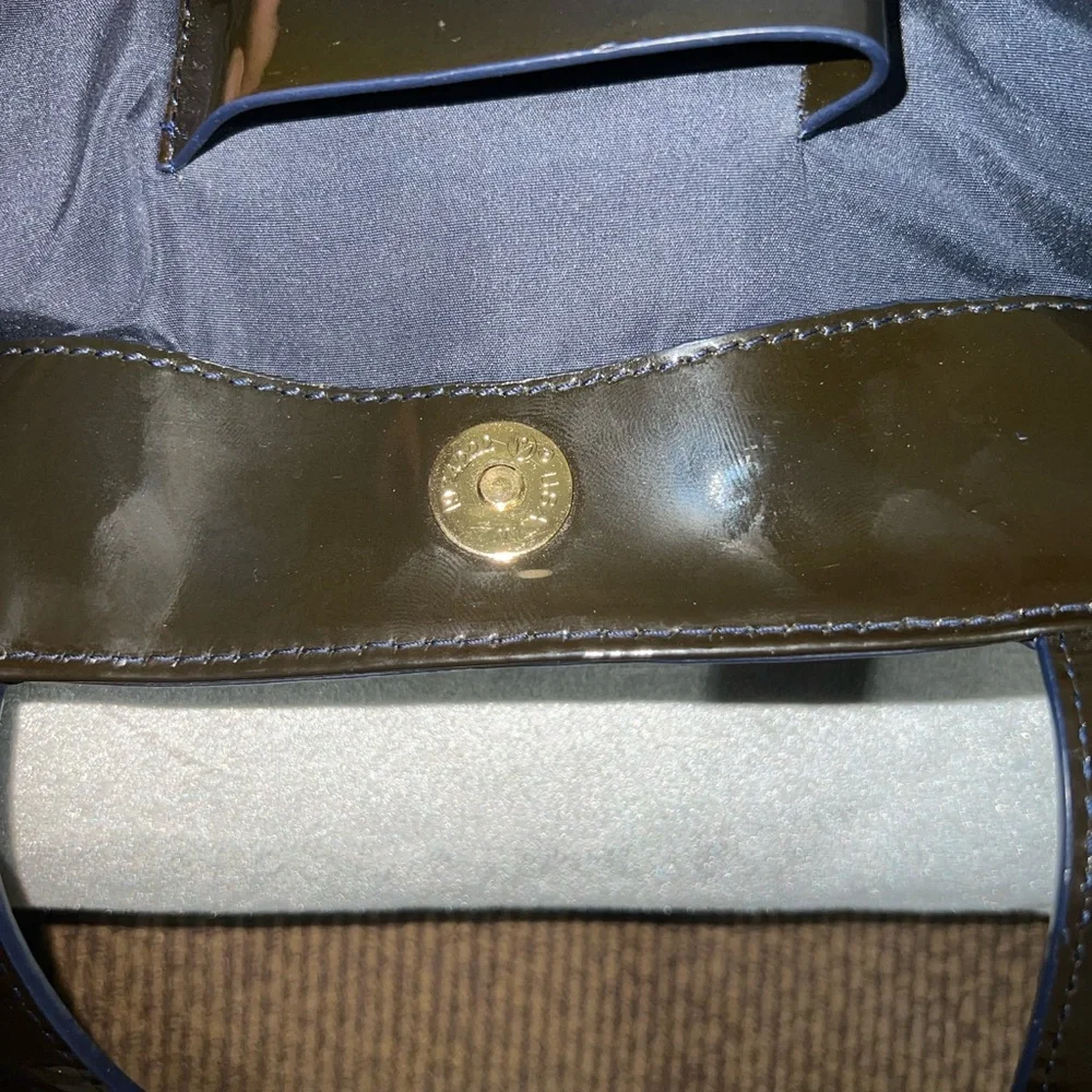 TORY BURCH Style No. 11075807 Patent Leather Tote Black/Navy Lining